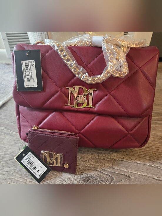 Badgley Mischka Handbags - NWT Beautiful large BADGLEY MISCHKA Chain Crossbody/Purse AND BM Card Wallet